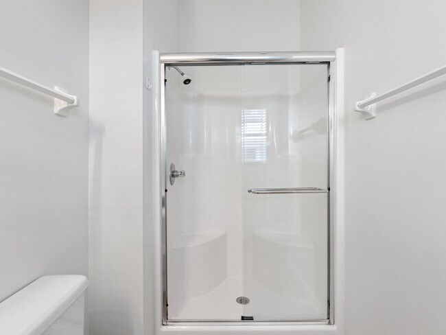Building Photo - $500 OFF FIRST MONTHS RENT!