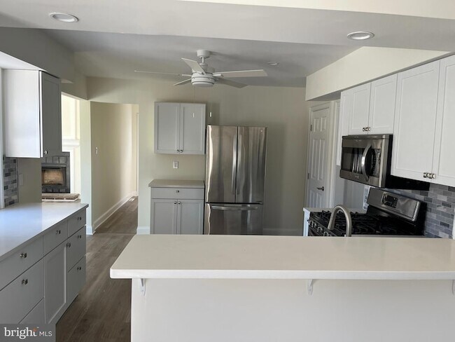 Building Photo - 115 Carrie Ln