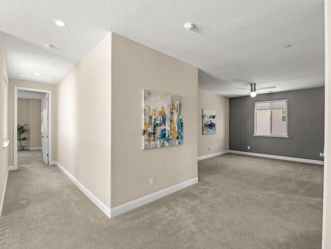 Building Photo - 1229 E Via Roma Dr