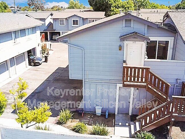 Building Photo - 547 Groth Pl