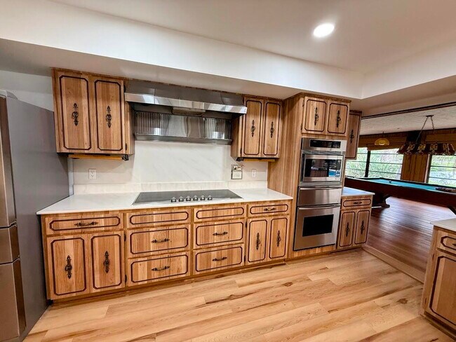 Building Photo - 465 SE Naranja Ave