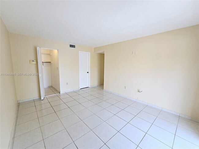 Building Photo - 365 NW 85th Ct