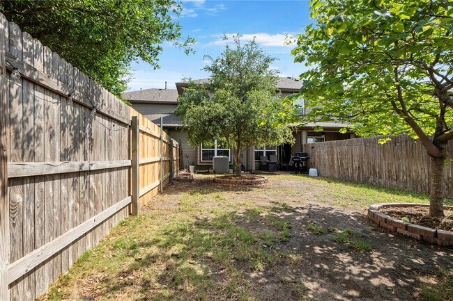 Building Photo - 13400 Briarwick Dr