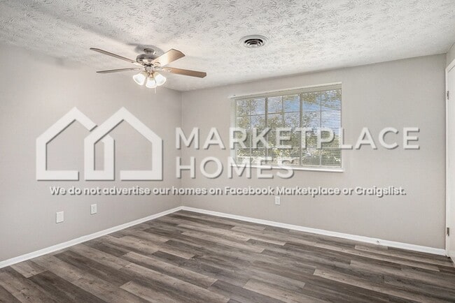 Building Photo - 1570 Meadowview Dr