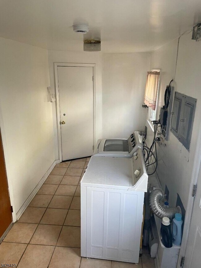 Building Photo - 107 Madison Ave