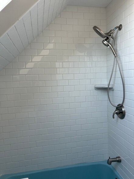 Building Photo - 68 Perkins St