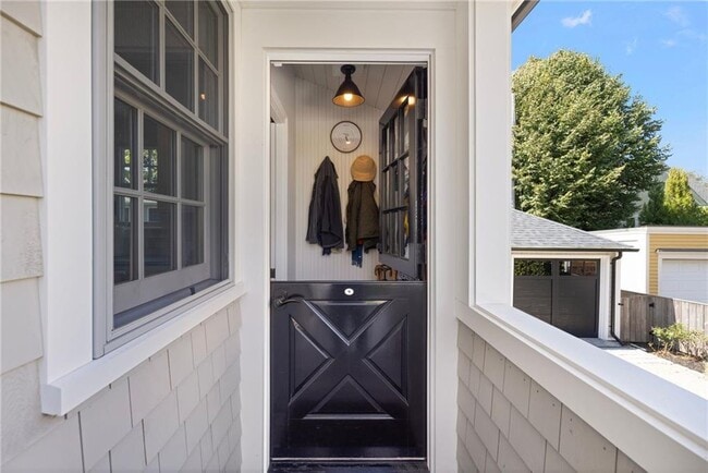 Building Photo - 9 Anthony St