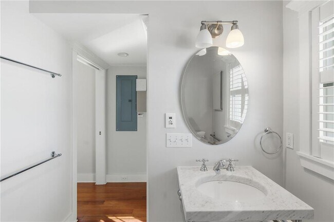 Building Photo - 246 Sand Hill Cove Rd