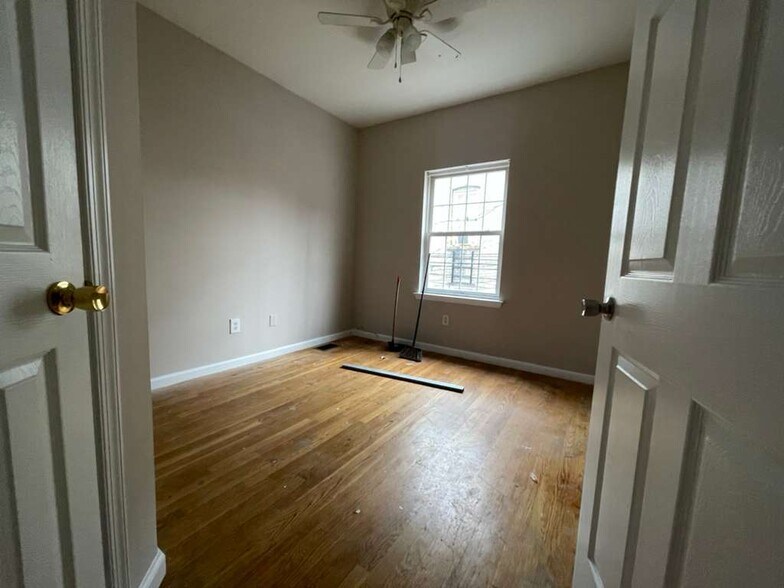 Building Photo - 488 Communipaw Ave