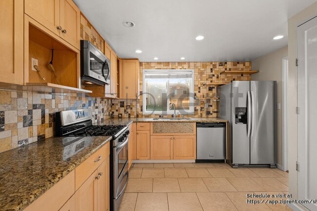 Building Photo - 5 Oak Crest Ct