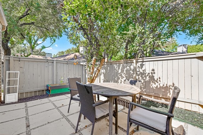 Building Photo - 1422 Chardonnay Dr