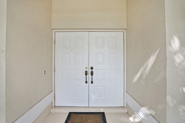Building Photo - 10567 Paso Fino Dr