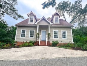 Building Photo - 367 Rowe Rd