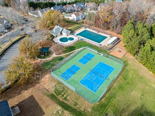 Building Photo - 16865 Timber Crossing Rd