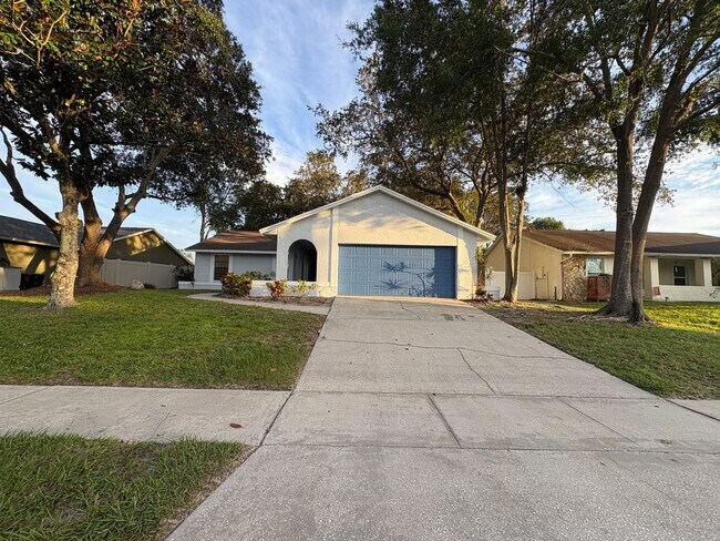 Primary Photo - Perfect 3 bed 2 bath with huge fenced back...