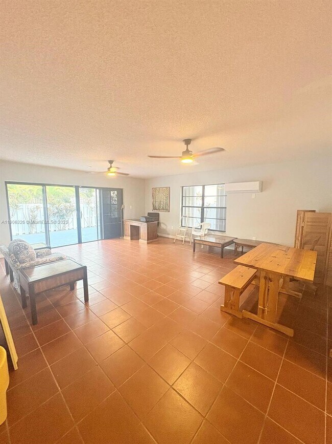 Building Photo - 927 NW 106th Ave Cir