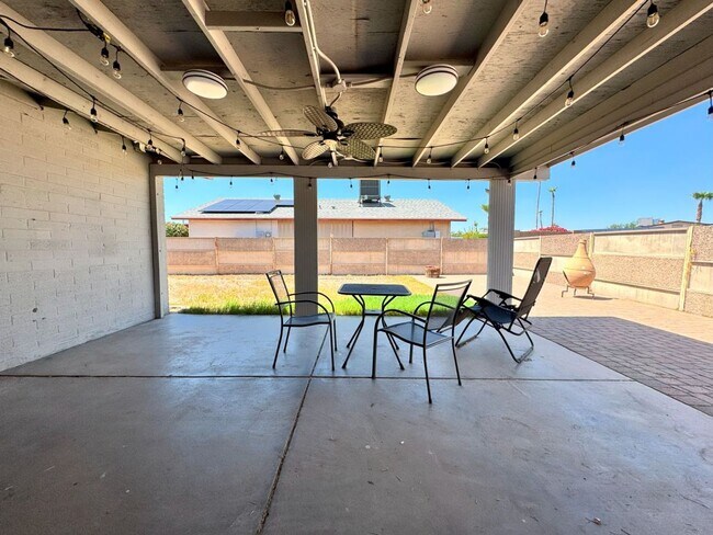Building Photo - REMODELED 4 BEDROOM HOME WITH HUGE YARD, C...