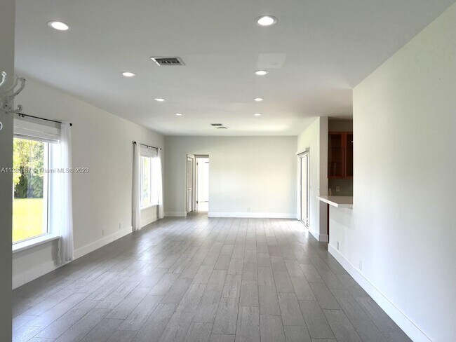 Building Photo - 7720 SW 147th Terrace