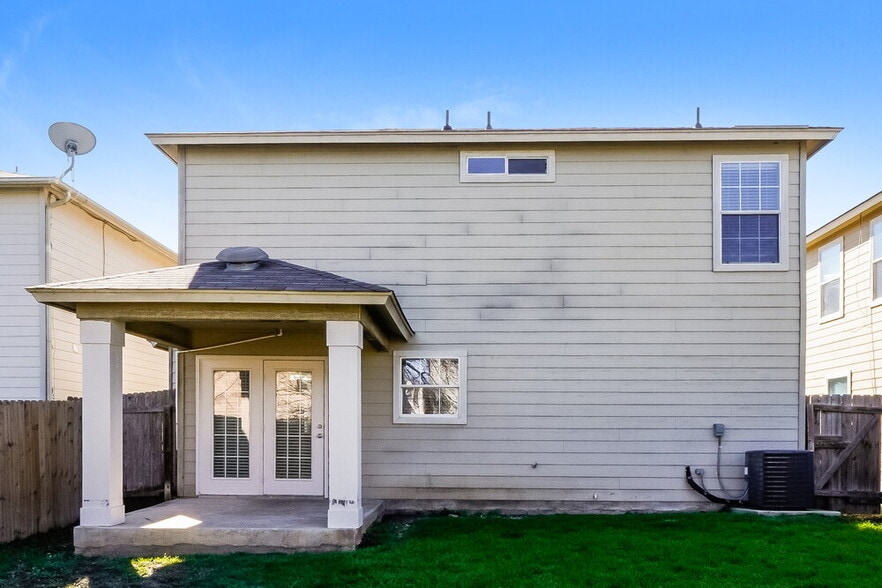 Building Photo - 7426 Circle Farm