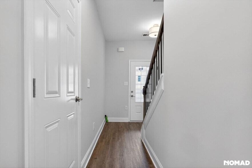 Building Photo - 110 Greenview Ct