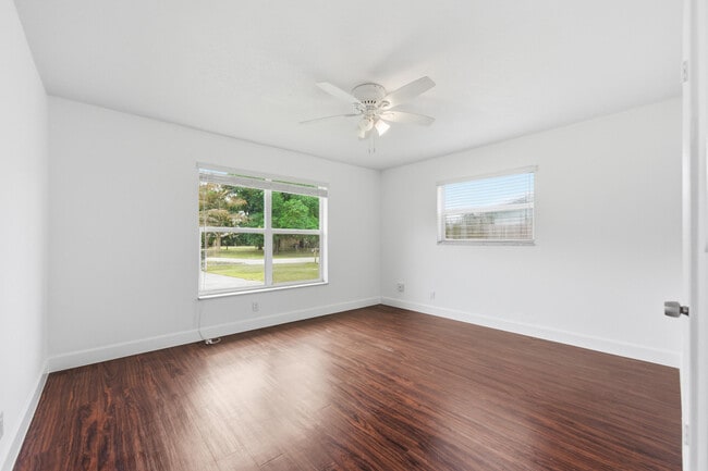 Building Photo - 3847 Roan Ct E