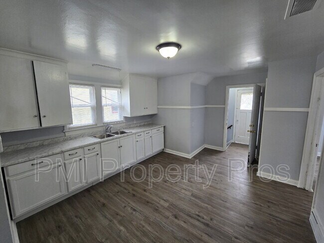 Building Photo - 3895 N 5th St