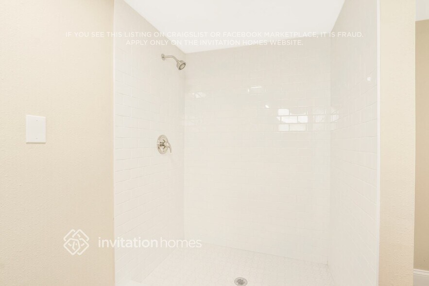 Building Photo - 7410 Ivanhoe Dr