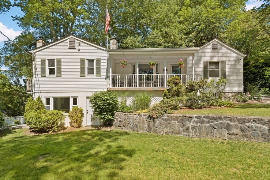 Primary Photo - 13 Split Rock Rd