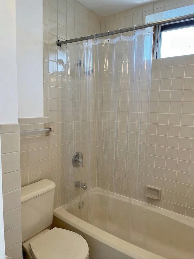 Building Photo - 23 Poplar St