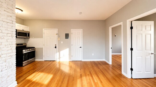 Building Photo - 305 Cator Ave