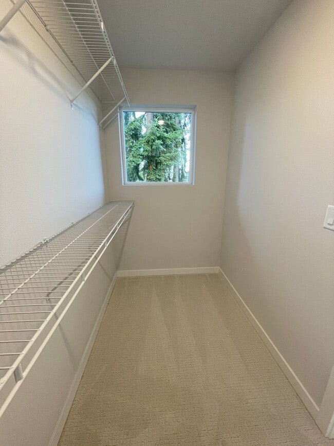 Building Photo - 3bd/3.5ba Shoreline Townhome