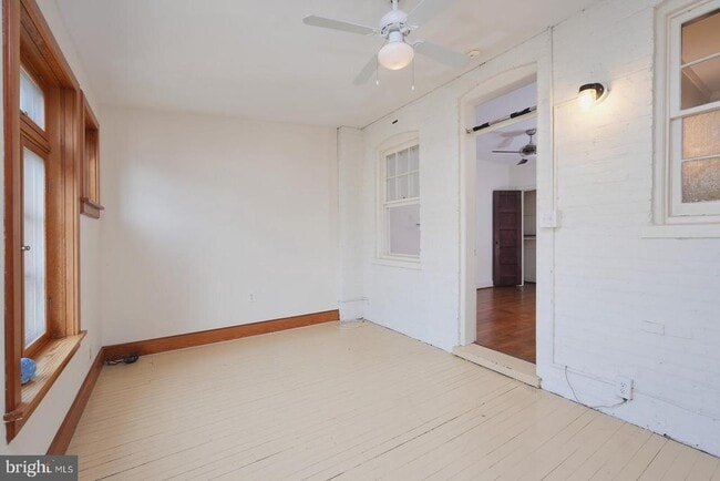 Building Photo - 2428 Tunlaw Rd NW