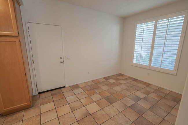 Building Photo - Beautiful 3-Bedroom Corner-Lot Condo in the Palisades of Stevenson Ranch!