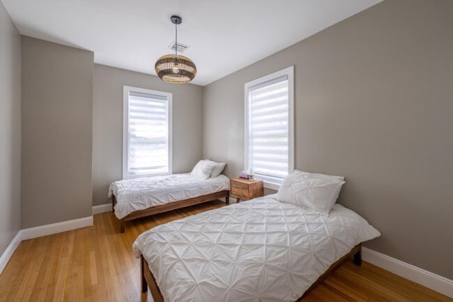 Building Photo - 139 W 4th Ave