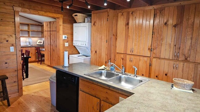 Building Photo - Beautiful cabin with privacy fully furnished