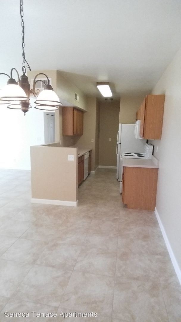 Building Photo - 2050 N Pantano Rd