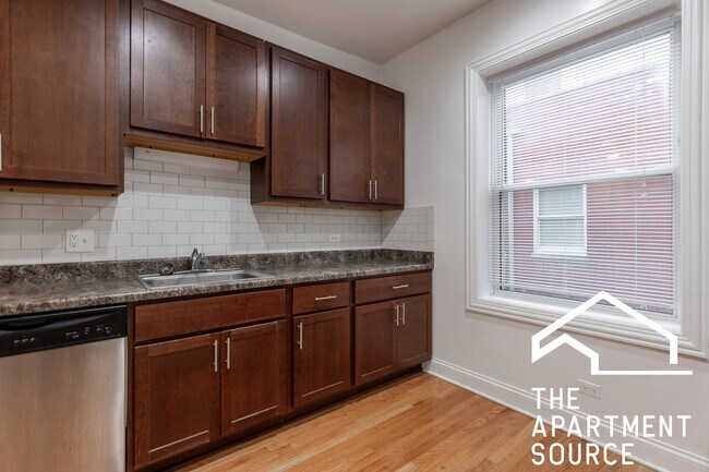 Building Photo - 4502 N Sheridan Rd