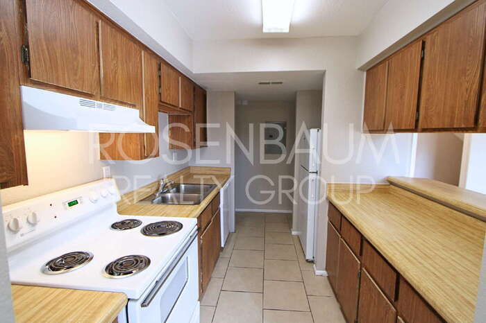 Building Photo - 410 E 9th Ave