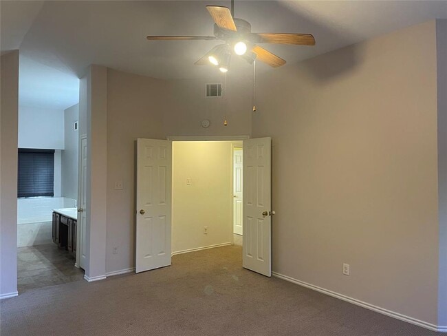 Building Photo - 301 Milton Cove