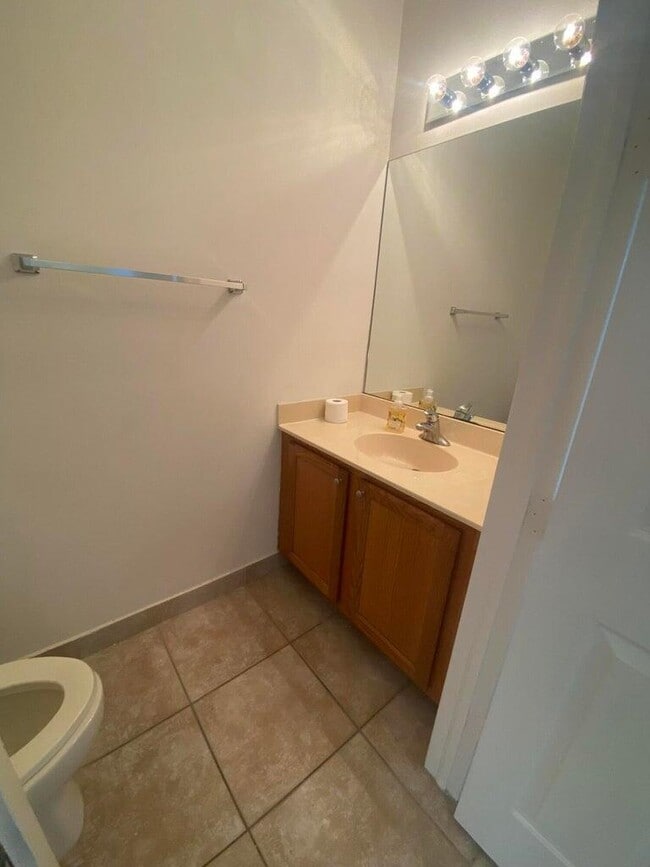 Building Photo - 410 Amador Ln