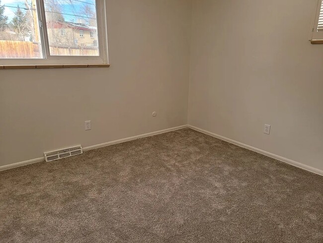 Building Photo - 6181 W Alder Ave