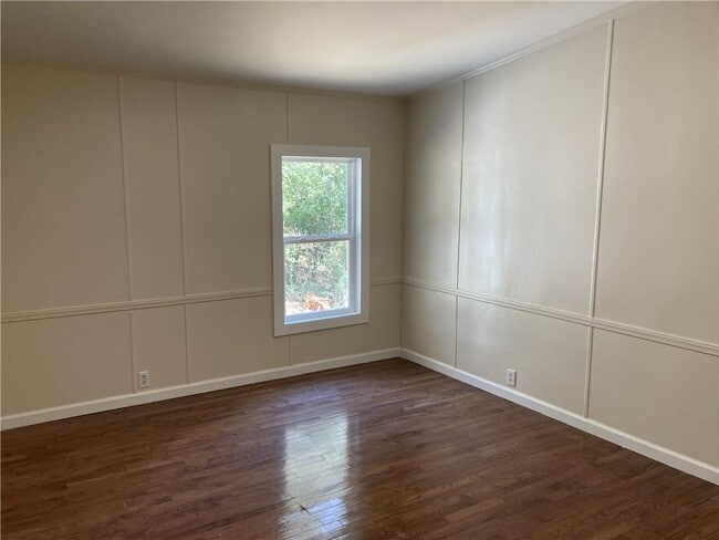 Building Photo - 99 Strawberry Ln