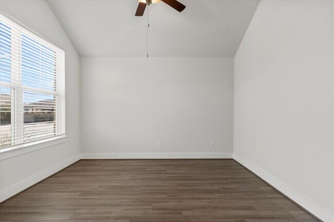 Building Photo - 122 Patrick Herndon Dr