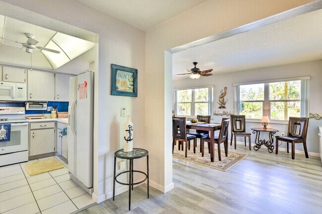 Building Photo - 572 Bellaire Dr