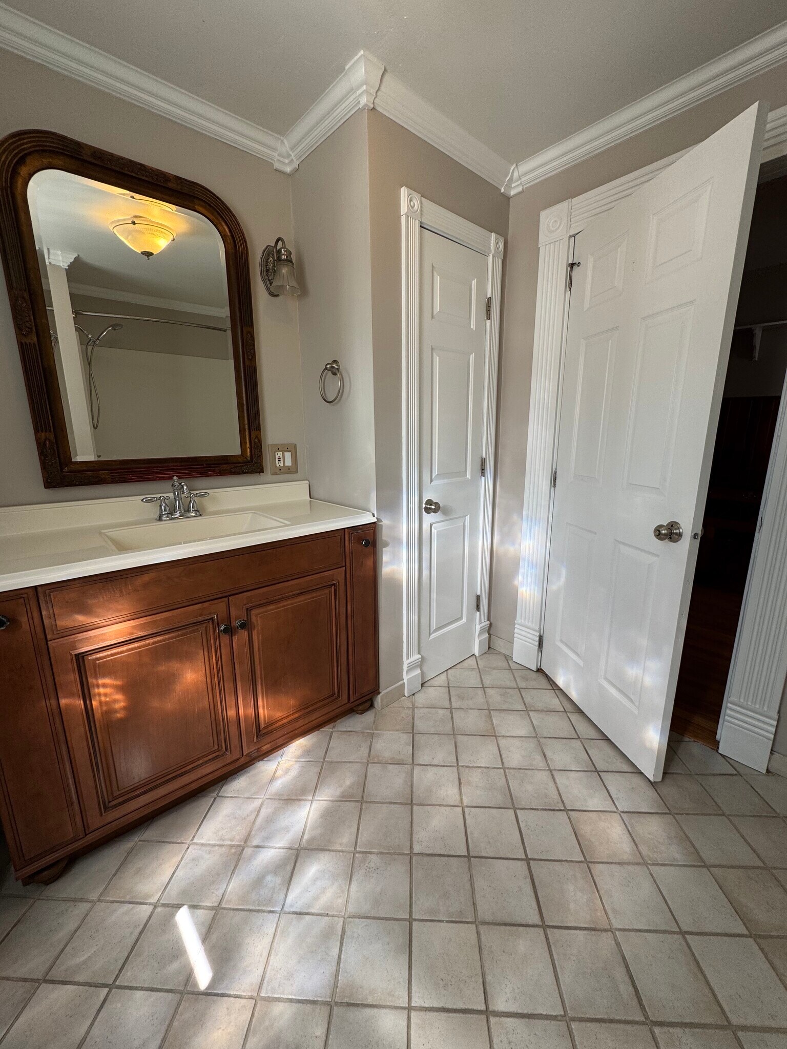 Building Photo - 1402 S State St