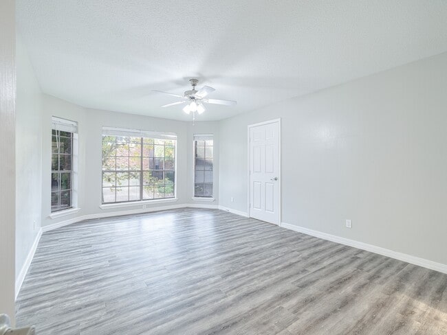 Building Photo - 12929 Kingsbridge Ln