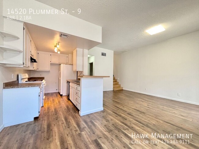 Building Photo - 14520 Plummer St