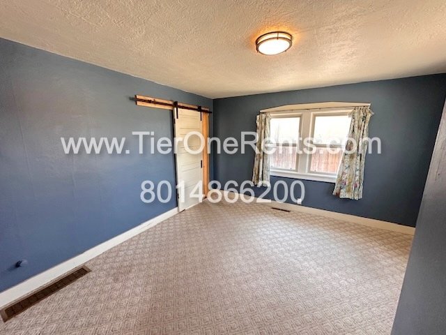 Building Photo - This property offers a NO DEPOSIT option available for qualified renters!