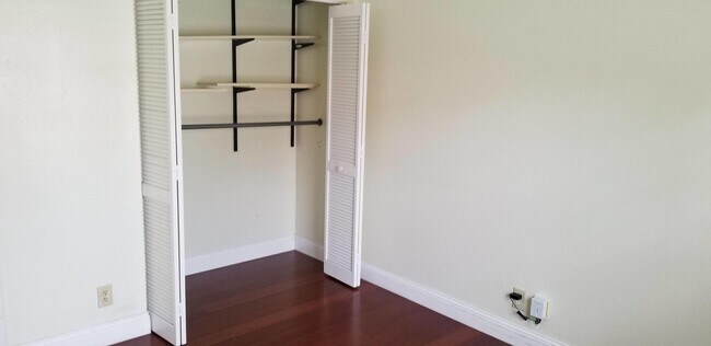 Building Photo - 10780 Cypress Lake Ter