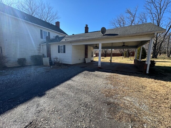 Building Photo - West Iredell Area - 4BR / 3BA + Carport